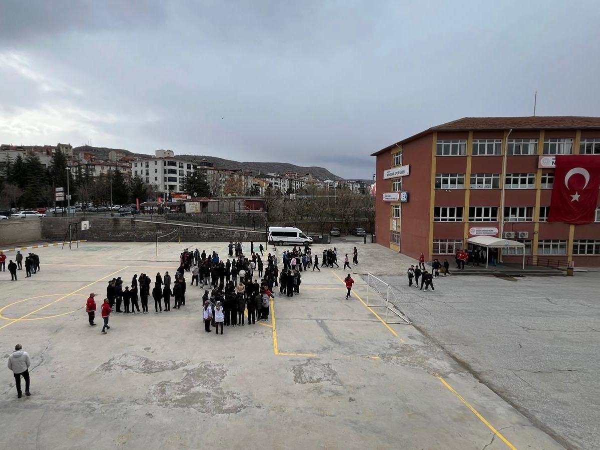 Deprem Farkındalığı ve Tahliye Tatbikatı Etkinlikleri Gerçekleştirildi